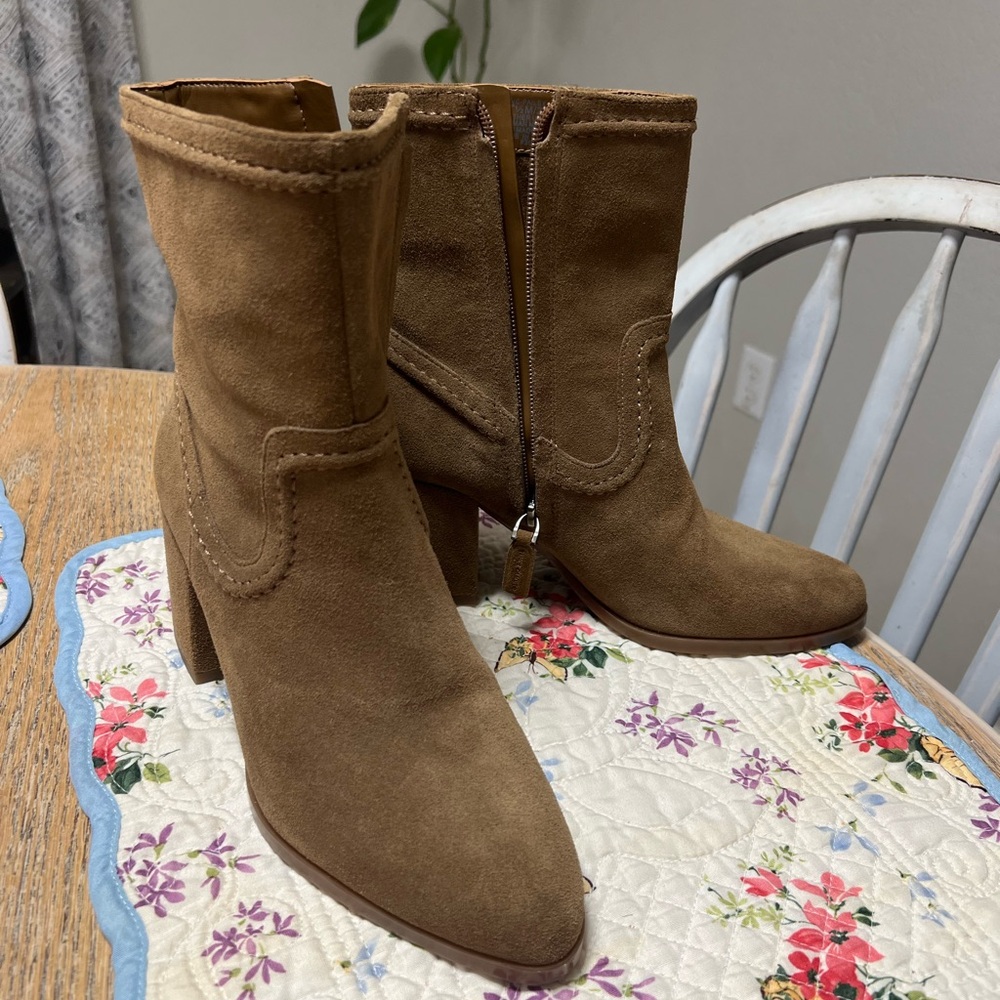 Vince Camuto Stylish Tan Suede Ankle Boots, Size 7.5